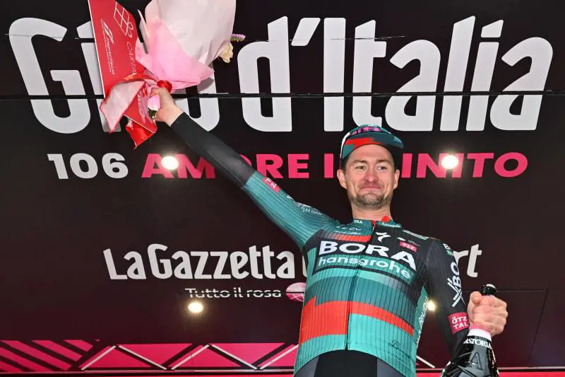 Nel Giro degli "omaggi" Armirail va in rosa