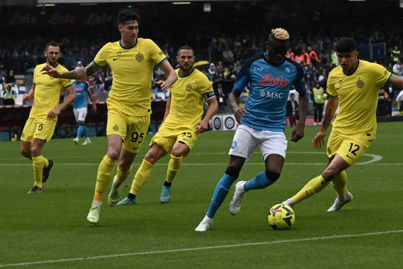 Il Napoli vince 3-1 contro l'Inter. Gagliardini rovina la partita dei nerazzurri