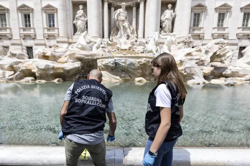 Roma, blitz alla Fontana di Trevi: ecco quanto costa il raid di Ultima Generazione