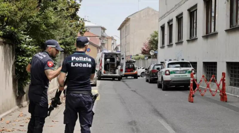 Muore a 5 anni, sbalzata dall'auto nell'urto