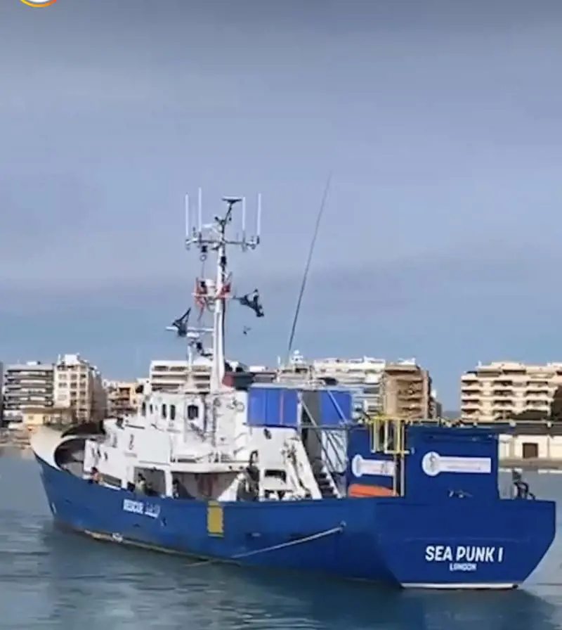 "Siamo partiti". Ma la nuova nave Ong è già ferma per problemi tecnici