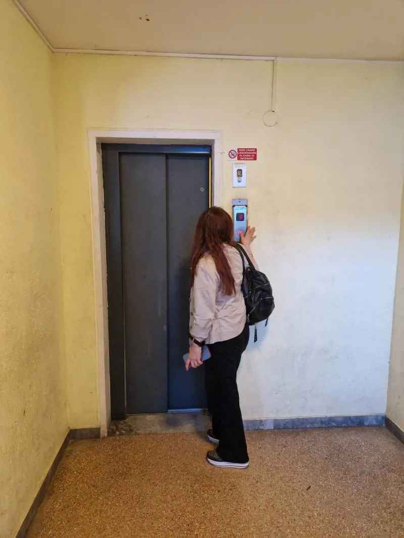 Donne, allarme sicurezza. "Dotiamo anche gli ascensori di telecamere"