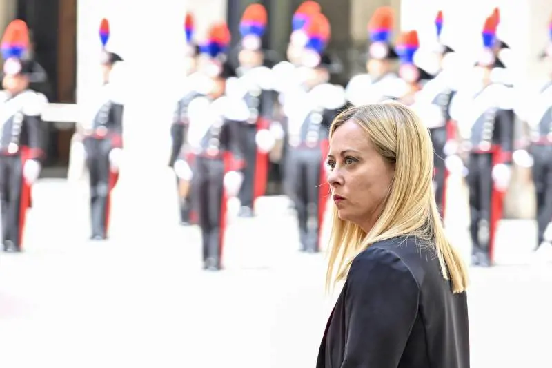 Giorgia e Schlein al potere: "Elly sembra destra"