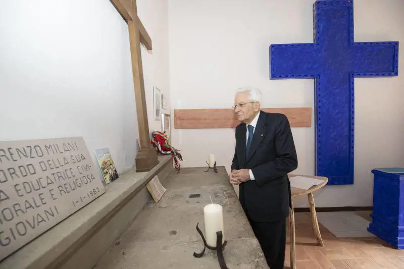 “Mai mettere a tacere qualcuno o un libro”. La lezione di Mattarella alle femministe e ai radical-chic