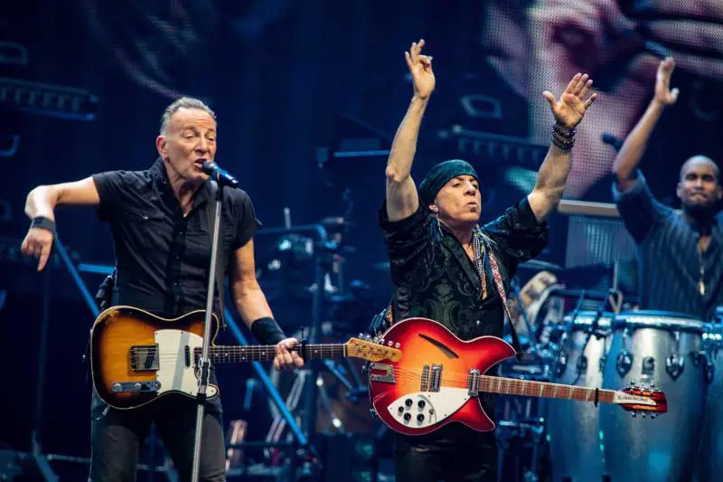 "Alluvione? Non ne sapevamo nulla", cosa c'è dietro il concerto di Springsteen