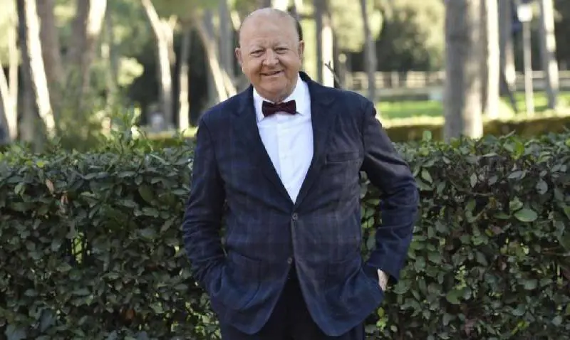 "Ero al telefono con due modelle...". Massimo Boldi racconta l'incidente