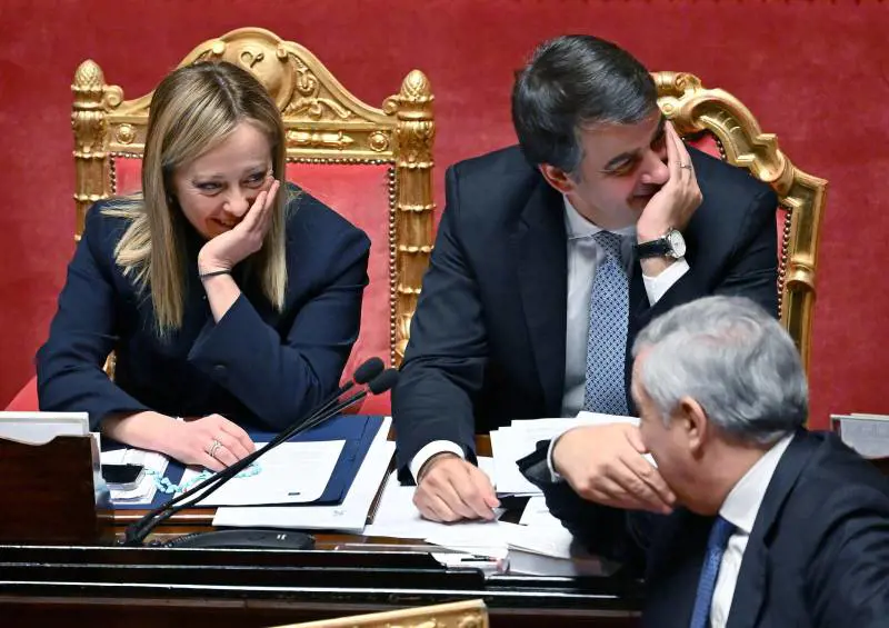 Il governo spegne l'allarme sul Pnrr: "Ok entro agosto". Tajani ottimista: "I fondi ci saranno"