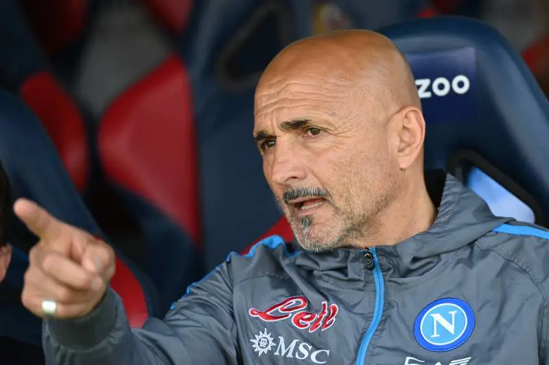 La scrittura intricata e i gesti intrecciati fra loro: chi è davvero Luciano Spalletti
