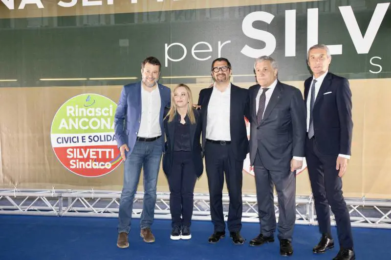 Centrodestra pigliatutto: otto mesi di sole vittorie