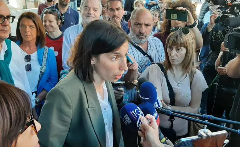 Riunione fiume tra tensioni e silenzi: Schlein riunisce i suoi dopo la sconfitta