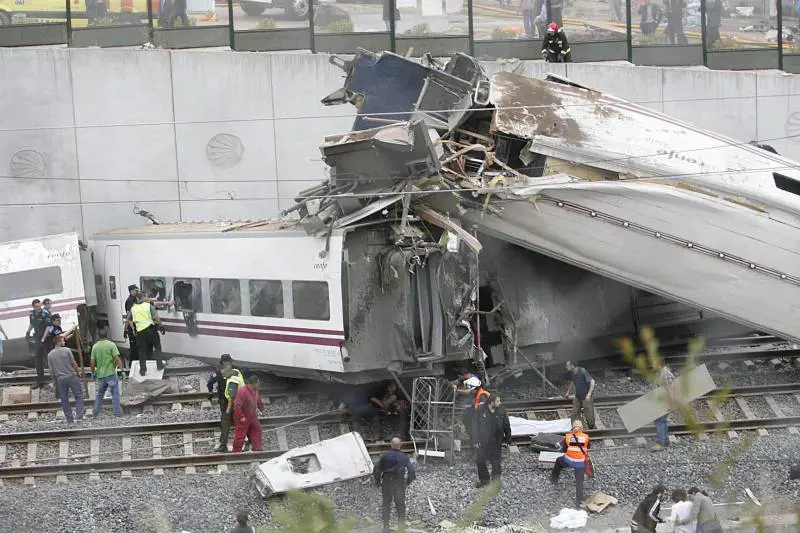 Santiago de Compostela, quando il treno deragliò sulla curva "maledetta"
