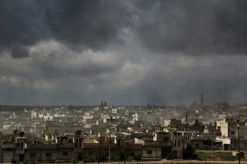 Raid israeliani in Siria: i più violenti da anni. Hamas avverte: "Intesa o addio agli ostaggi"
