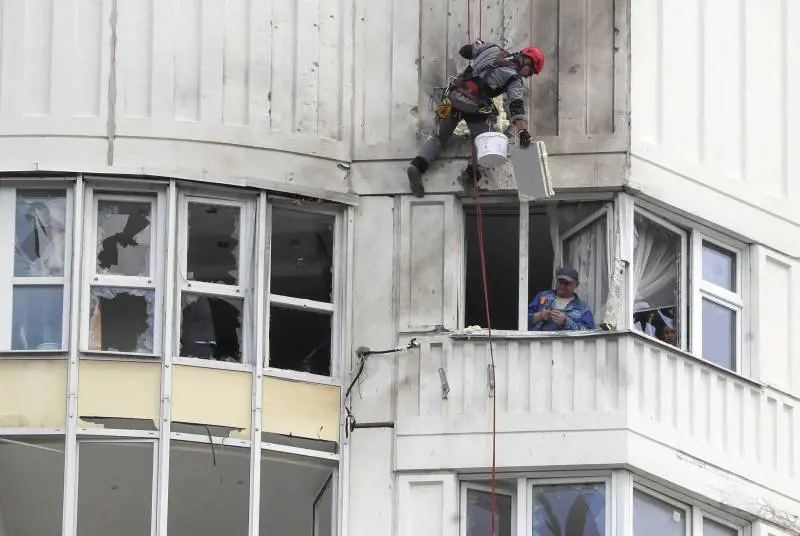 Droni ucraini colpiscono Mosca. Nel mirino il quartiere dei vip. Ira Putin: "Ci portano a reagire"