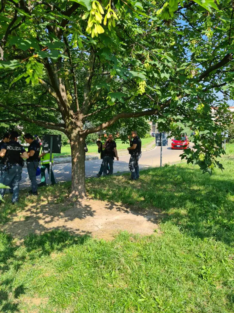 “Pappa pronta per il Comune”. Polizia sgombera la tendopoli dello stupro a Milano