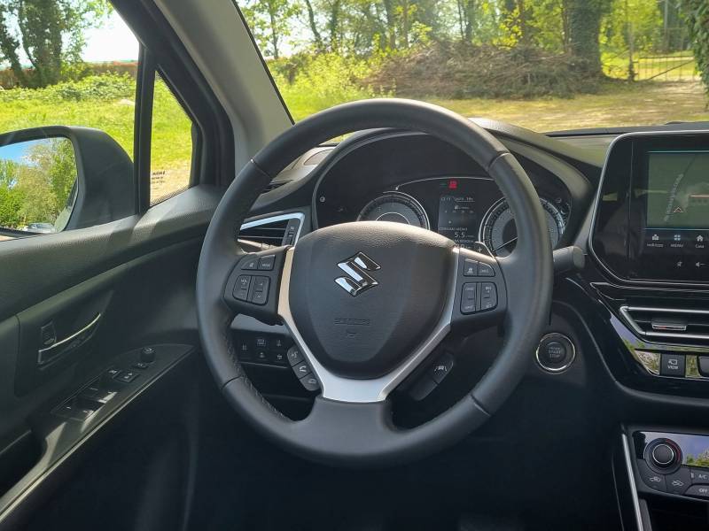 Suzuki S-Cross Hybrid 140V: guarda le foto  16