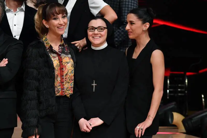 Suor Cristina partecipa a Ballando con le stelle 2019 con le ballerine Jessica De Bona e Giulia Antonelli