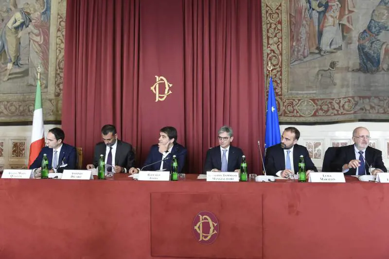 "Monitorare il Pnrr". L'attacco della Ue irrita il governo: "Fuori dalla realtà"