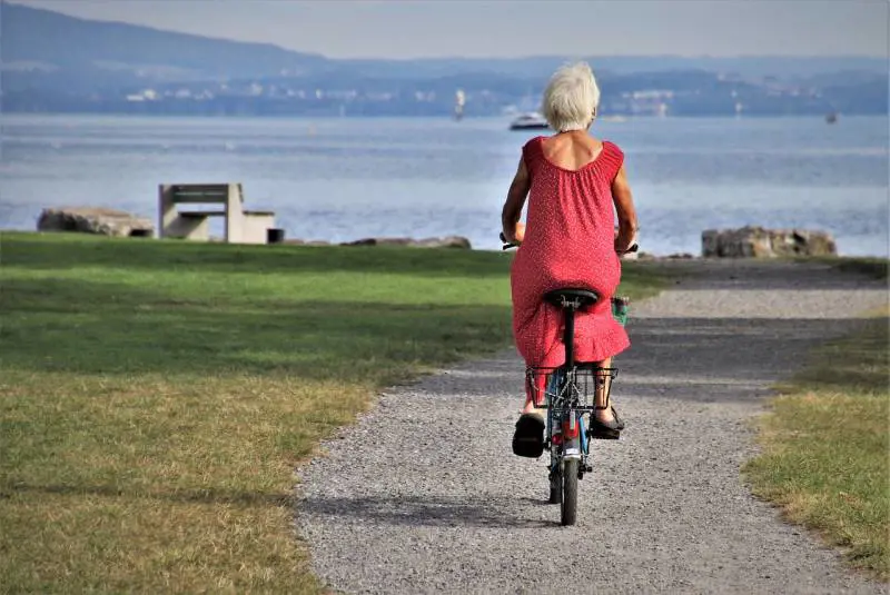 Flebite alle gambe negli over 60, sintomi e cure