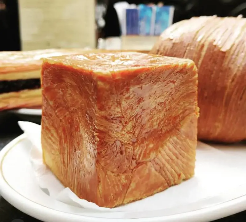Cos’è Crubik, il cornetto a forma di cubo che spopola in "Farmacia"