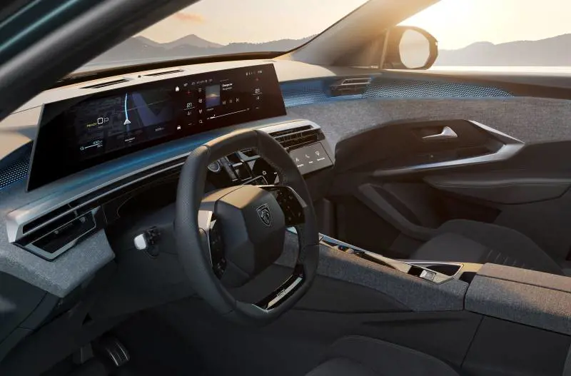Nuova Peugeot 3008: uno sguardo agli interni del prossimo modello 