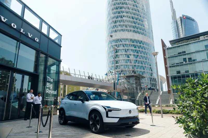 Volvo EX30, nuovo B-SUV elettrico premium, da 35.900 euro 