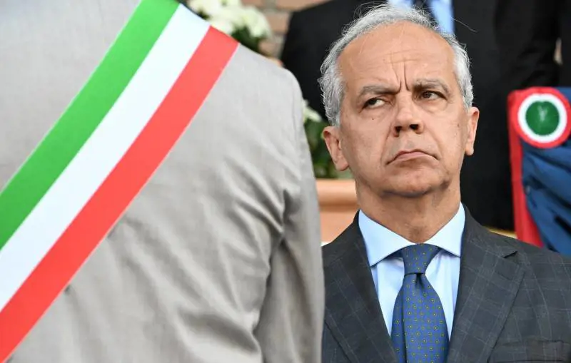 Tutti spingono, ma Piantedosi frena: perché l'Italia rischia sul dossier migranti