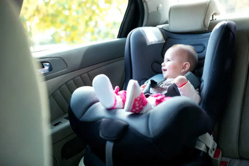 Bambini dimenticati in auto: cos'è l'amnesia dissociativa