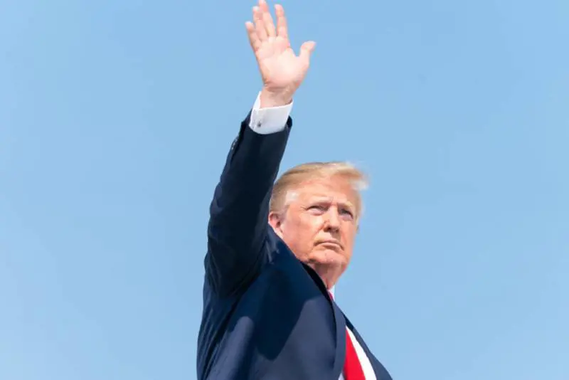“Nascondeva le carte nella doccia”. Cosa dice l’atto d’accusa contro Donald Trump