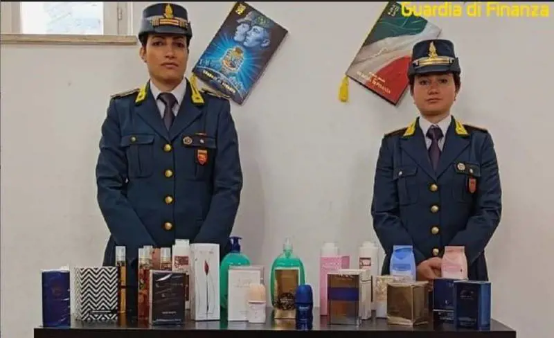 Oltre 250 mila prodotti cosmetici considerati tossici sono stati sequestrati dai Finanzieri del Comando Provinciale di Roma, a seguito di perquisizioni effettuate in magazzini nelle province di Brescia, Napoli e Caserta