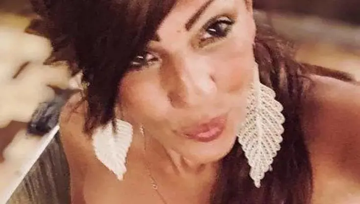 Asti, uccisa con 30 coltellate, poi il compagno la veglia per due giorni