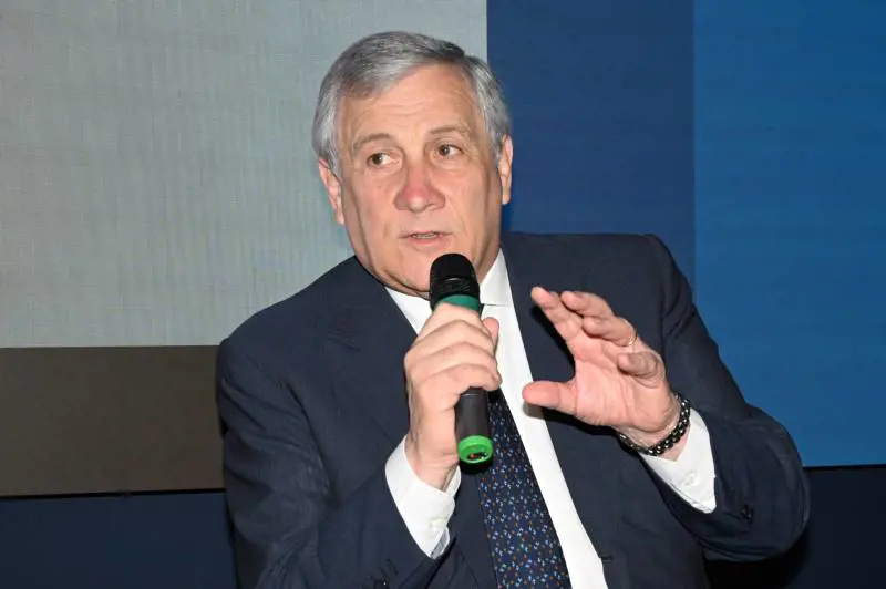 Tajani lancia "Forza Silvio". "Il suo nome nel simbolo e la famiglia resta vicina"