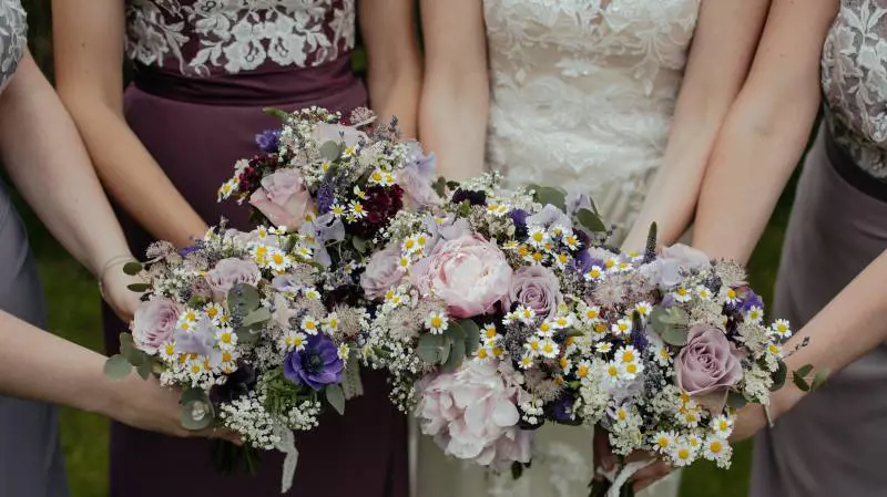 Come vestirsi per una comunione o un battesimo da invitata. 5 modelli per lei