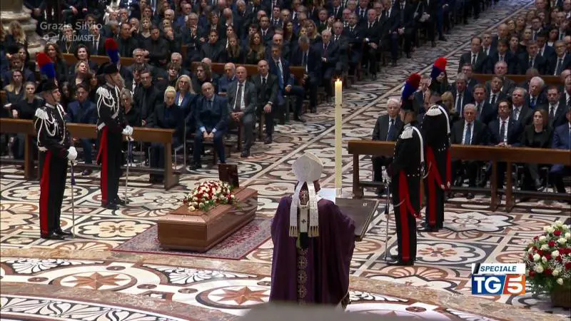 Silvio da record pure al funerale: 70% di share tv. E vola su "Spotify"