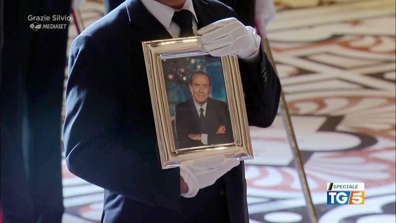 Foto incorniciata di Silvio Berlusconi