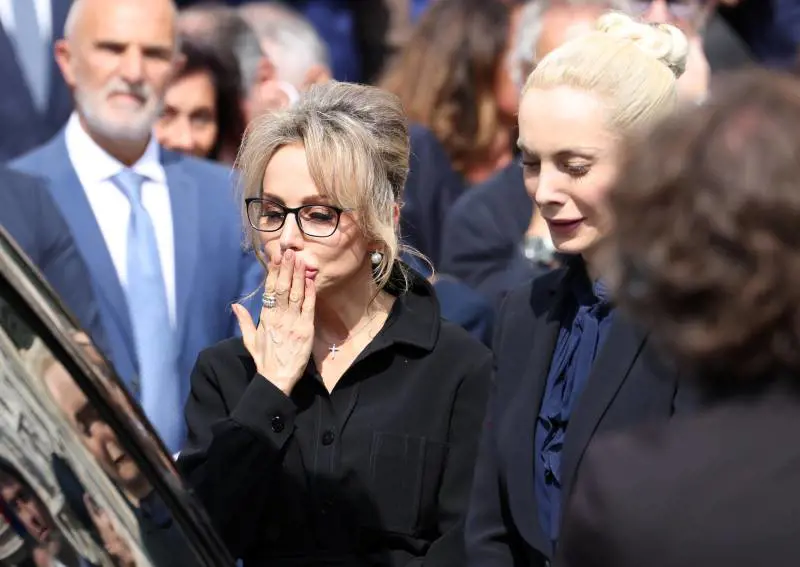 Lo strazio dei figli, con Marta e Marina mano nella mano