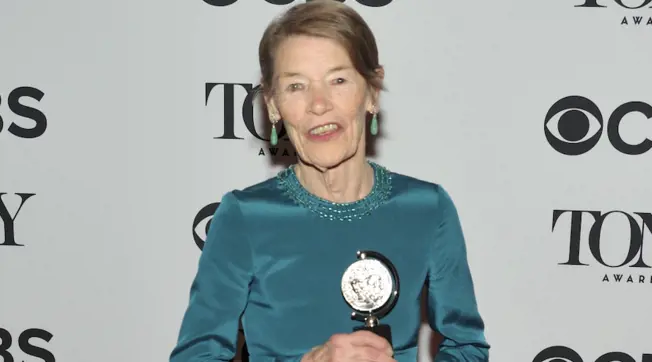 Addio a Glenda Jackson: l'attrice due volte premio Oscar è morta a 87 anni