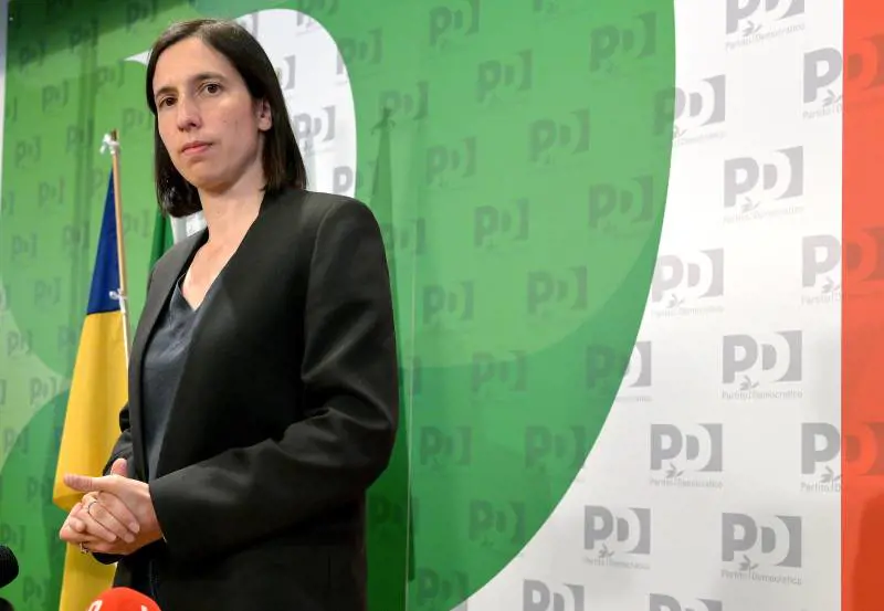 Vi svelo l'agenda di Schlein, la lagna degli studenti e le tasse: quindi, oggi...