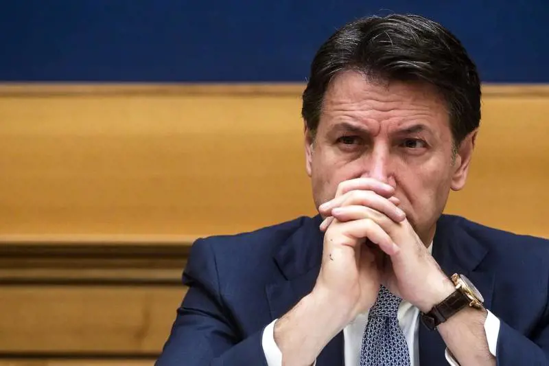 "Clima di canonizzazione". Non si placa il livore di Conte sul ricordo di Berlusconi
