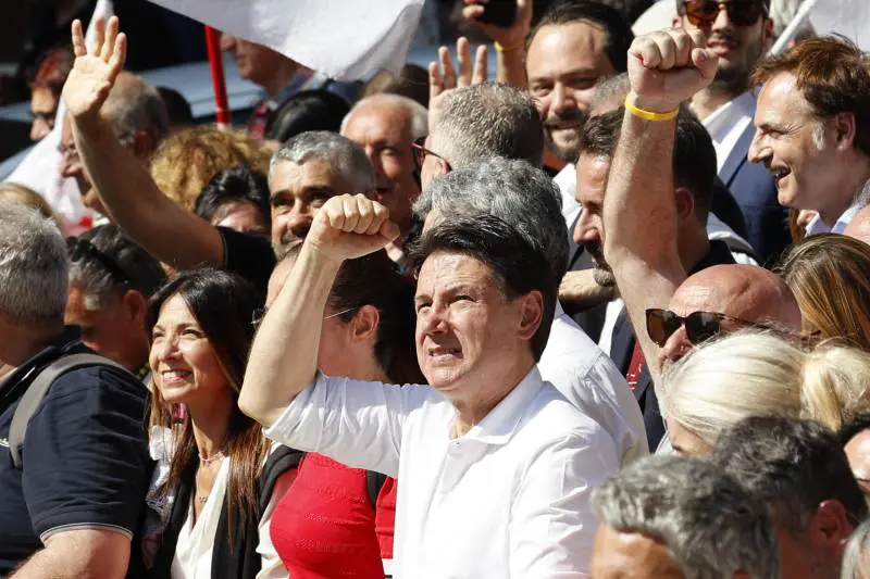 "Degrado dell'etica pubblica". Da Conte altri insulti a Berlusconi