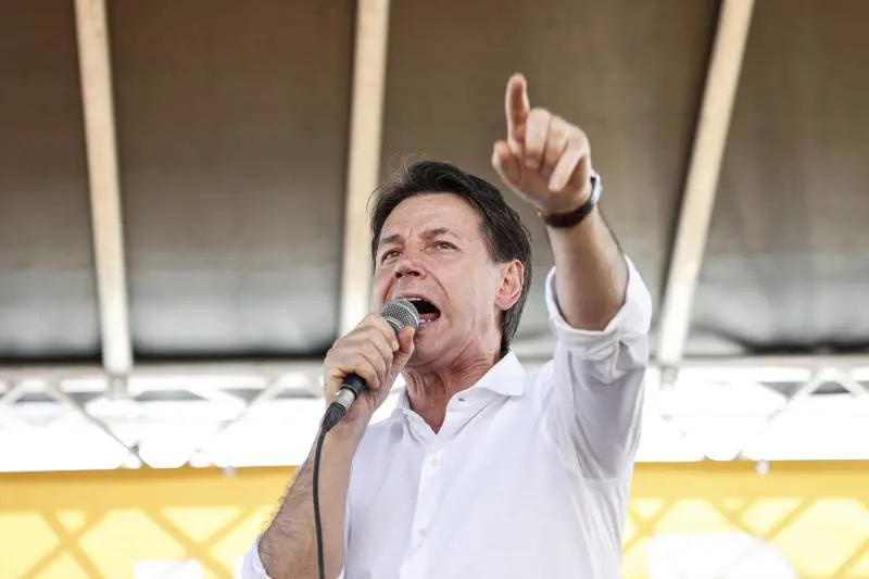 M5s difende i salari, non i collaboratori