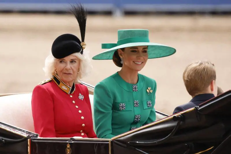 Trooping The Colour: l'omaggio di Kate a Elisabetta II e a Diana