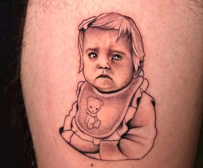 “Denuncialo...”. Pioggia di critiche sul nuovo tatuaggio di Fedez (con Vittoria)