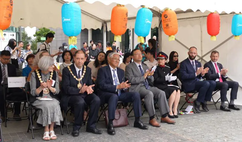 L'Inviato speciale di Re Carlo III per la Greater Manchester Area ha affermato che la partecipazione del Comune di Salford e della British Dragon Boat Racing Association è indice della popolarità dell'evento nel Paese