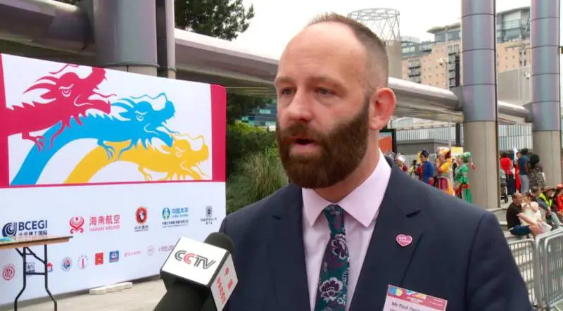 Paul Dennett, sindaco di Salford nella Greater Manchester Area, ha che le Dragon Boat raccontano la cultura, la tradizione e la storia cinese.