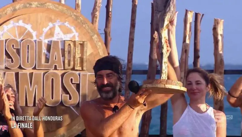 Isola dei Famosi 2023, le pagelle: Marco Mazzoli re dell’Isola (voto 10), non convince Andrea Lo Cicero (voto 5)