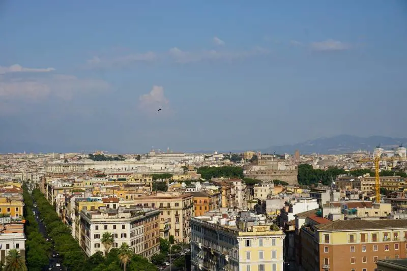 Tetto da aggiustare o da rifare? Ecco chi deve pagare