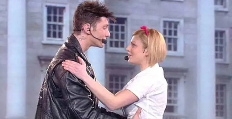 Emma e Stefano insieme durante un'esibizione ad Amici 2011.