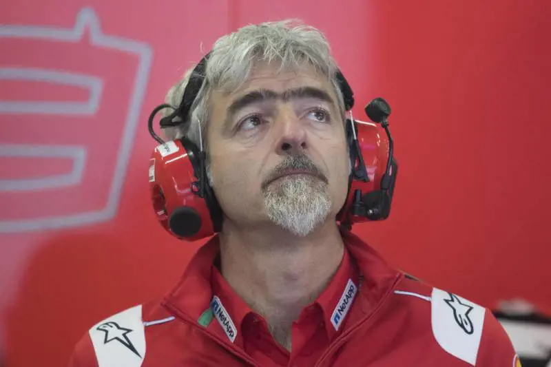 E il papà della Rossa vuol premiare Bezz