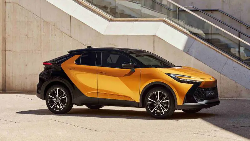 Toyota C-HR 2023, la nuova generazione è sia Full-hybrid che plug-in