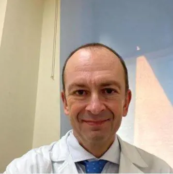 Fragili, allarme caldo. "Attenti ai farmaci e bere molta acqua"